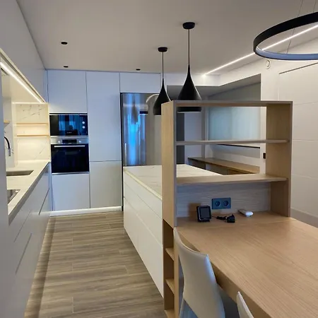 아파트 Apartments 료렛 드 마르